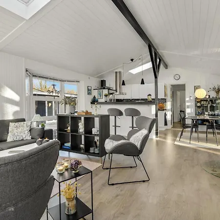 3 Bedroom Cozy In Hemmet