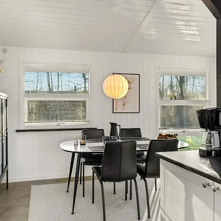 3 Bedroom Cozy In Hemmet