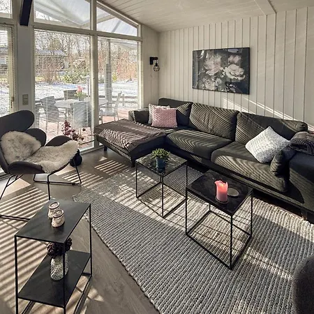 3 Bedroom Cozy In Hemmet