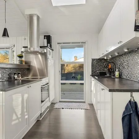 3 Bedroom Cozy In Hemmet