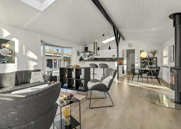 3 Bedroom Cozy In Hemmet